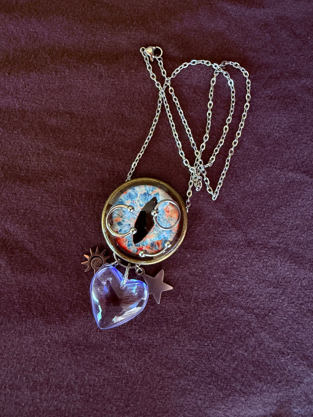 Pendant on 18 inch chain