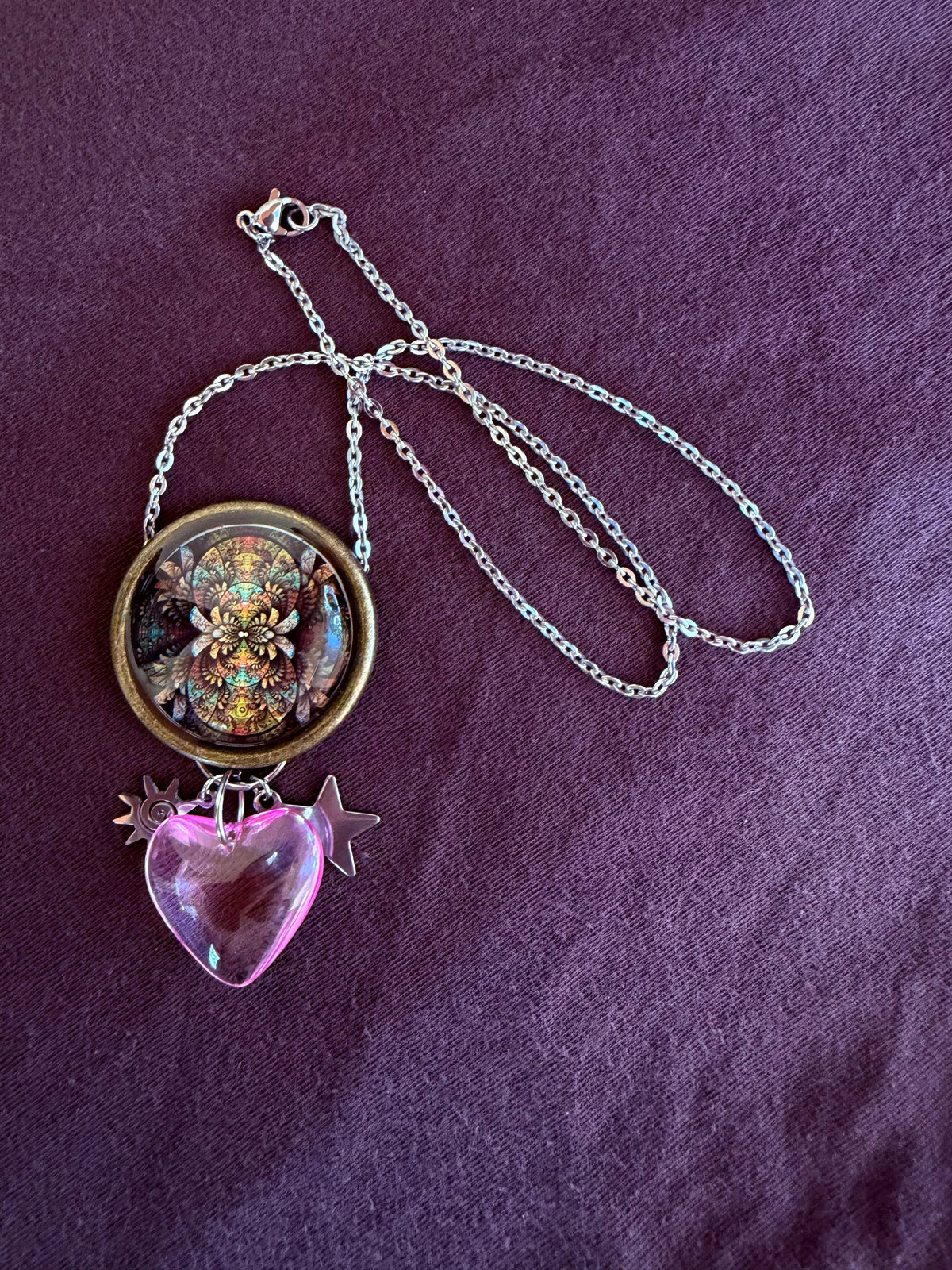 Pendant on 18 inch chain