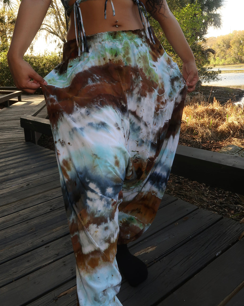 Size S/M Woodland Siren Harem Pants 𝐒𝐡𝐢𝐩𝐬 𝐍𝐞𝐱𝐭 𝐁𝐮𝐬𝐢𝐧𝐞𝐬𝐬 𝐃𝐚𝐲