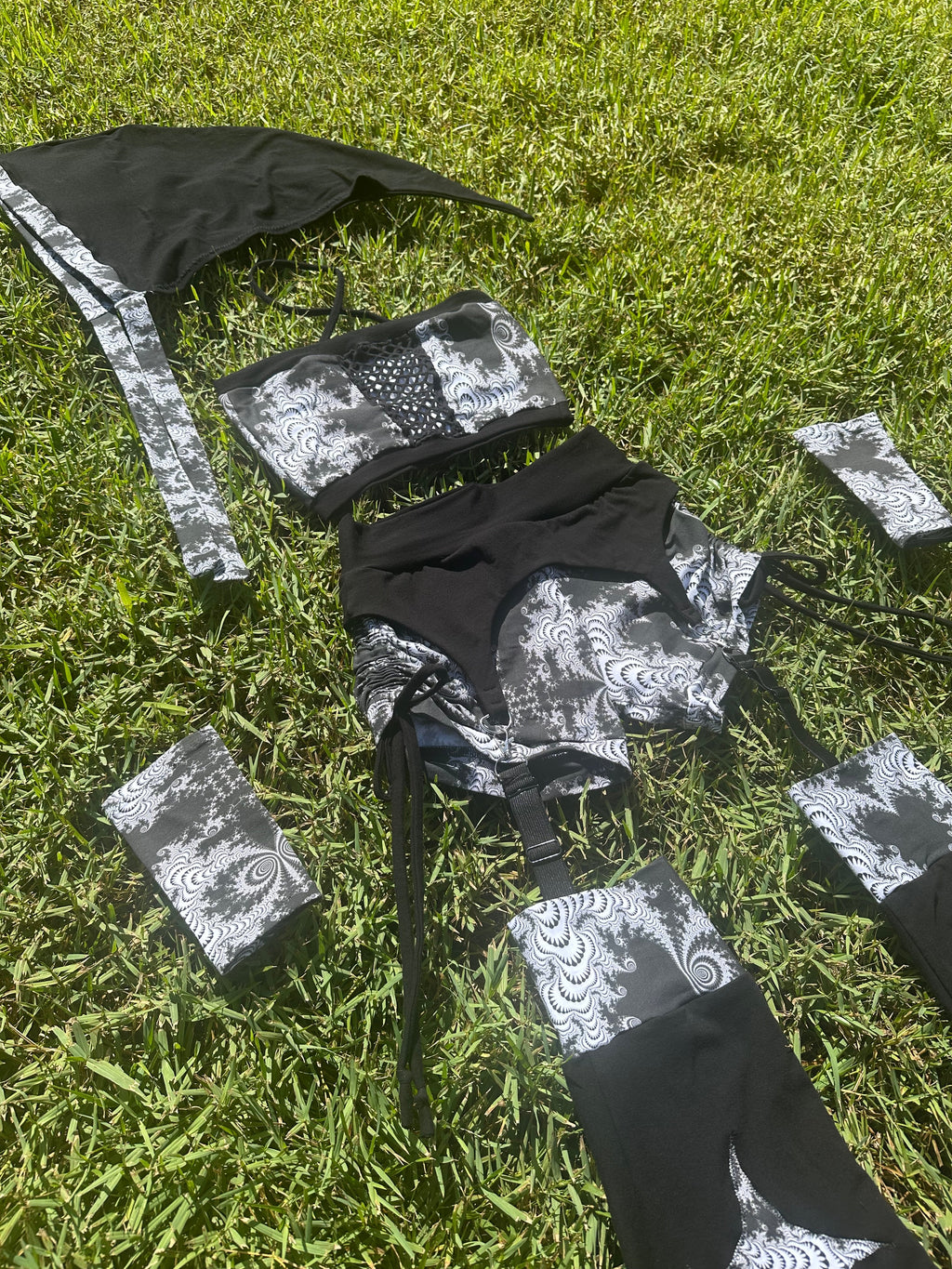 Infectious Void (M) 5 Piece Garter Set