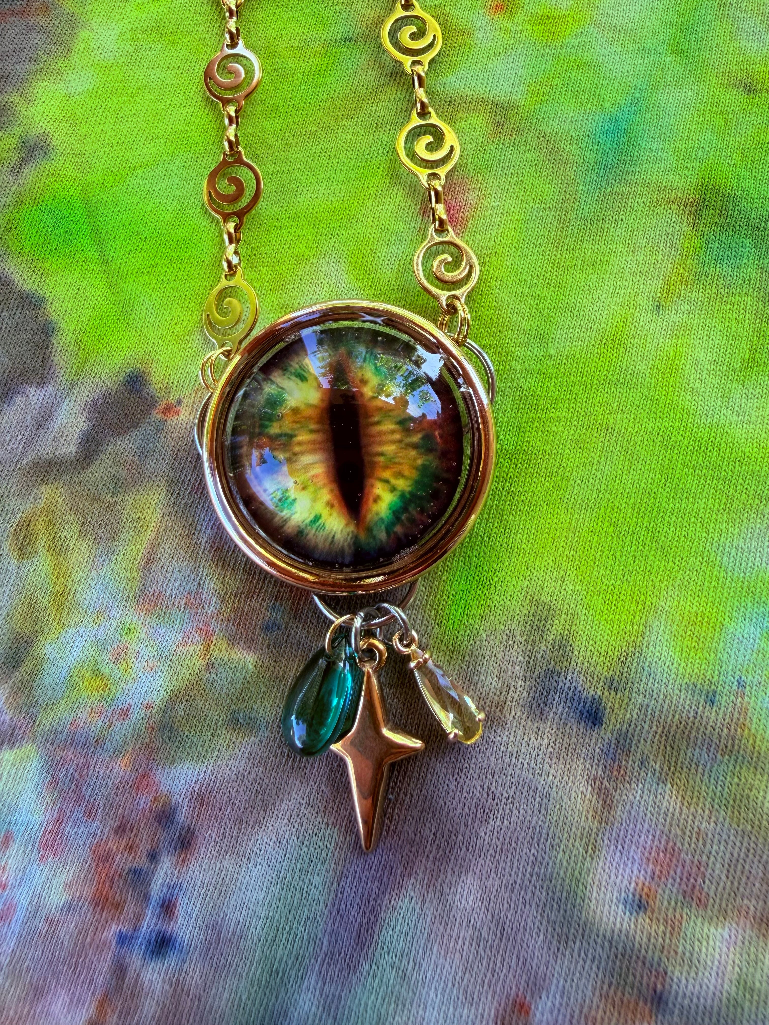 Ever Green Wild Heart - Dragon Eye Portal Necklace