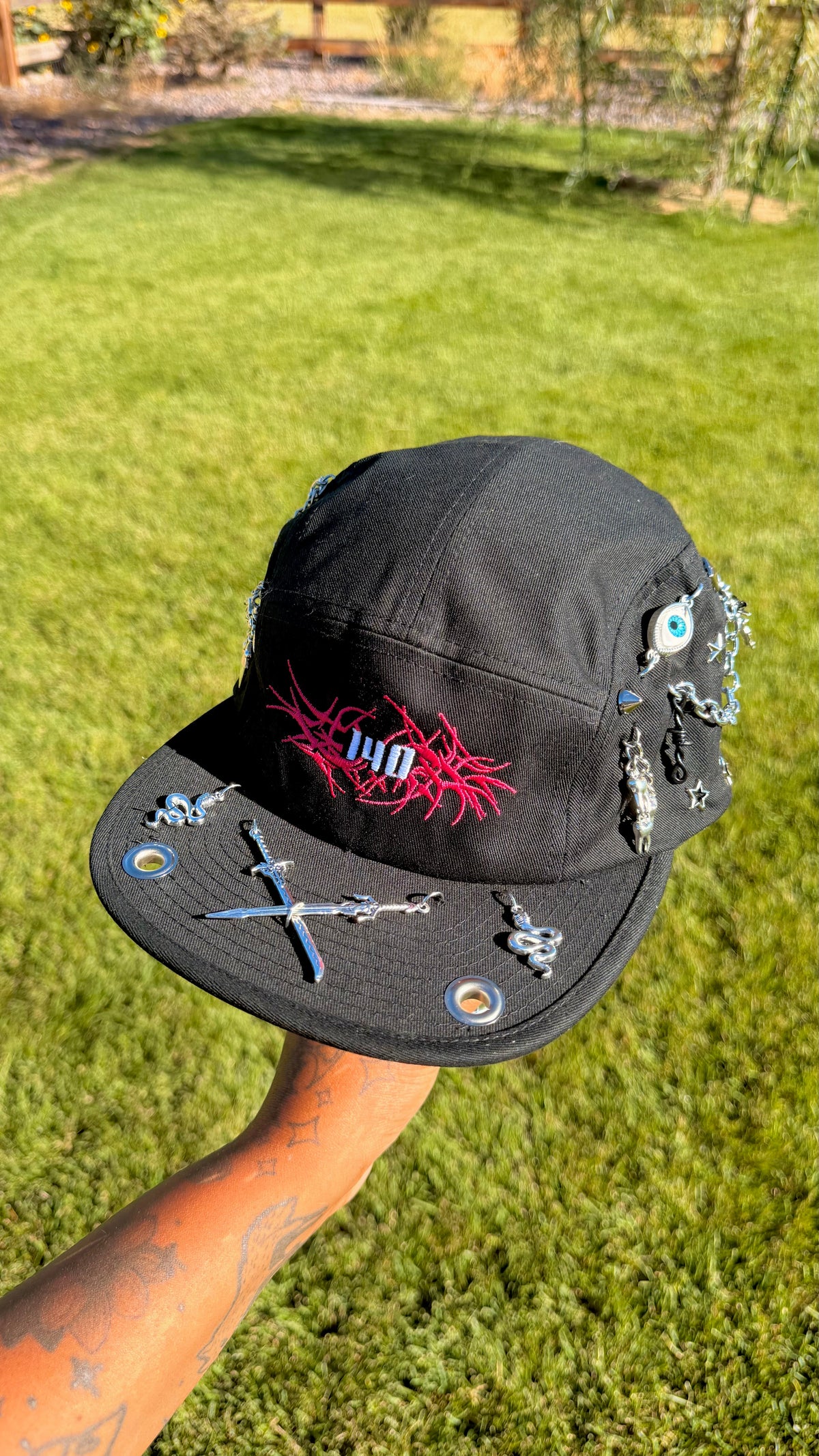 1 of 1 140 Pink Swords 5 Panel