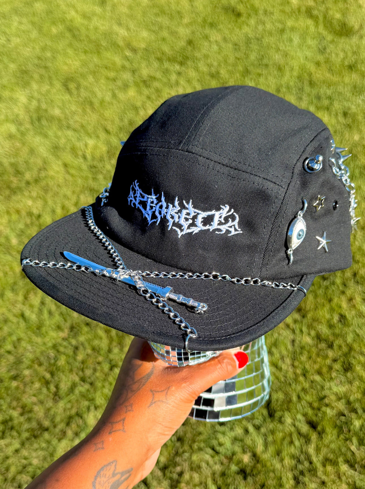 1 of 1 Peaked 5 Panel (swords)