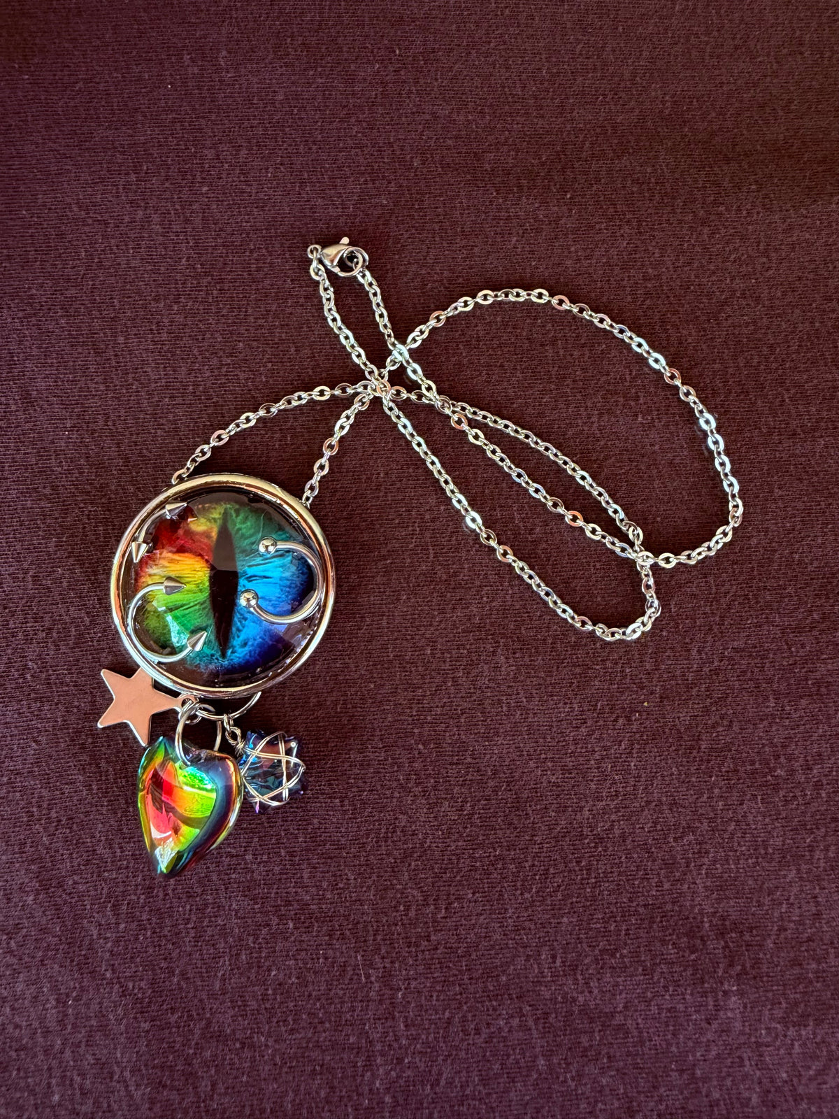 Pendant on 18 inch chain
