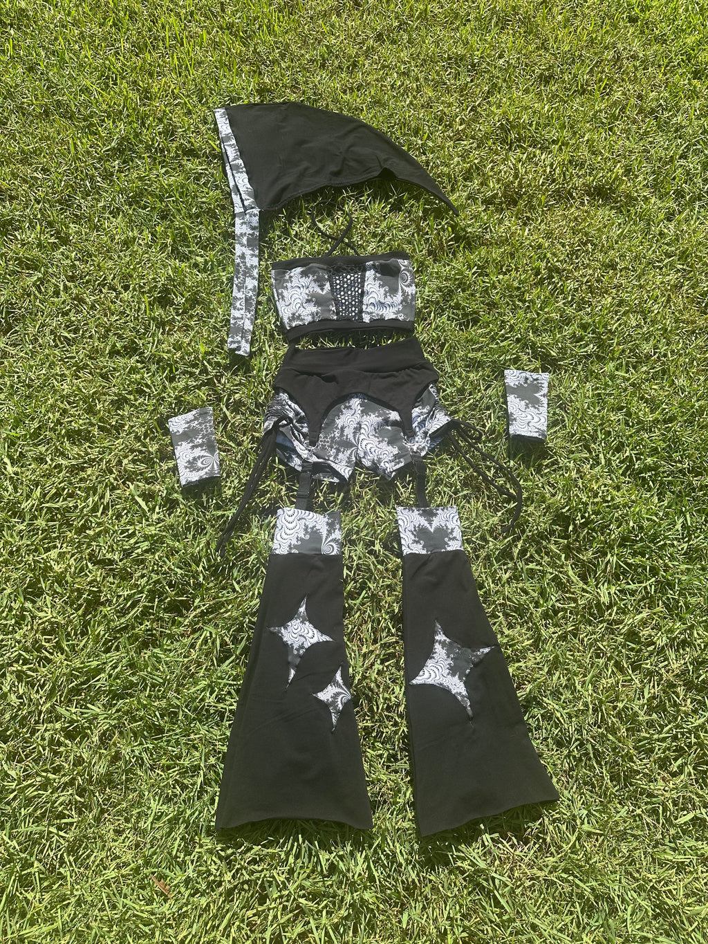 Infectious Void (M) 5 Piece Garter Set