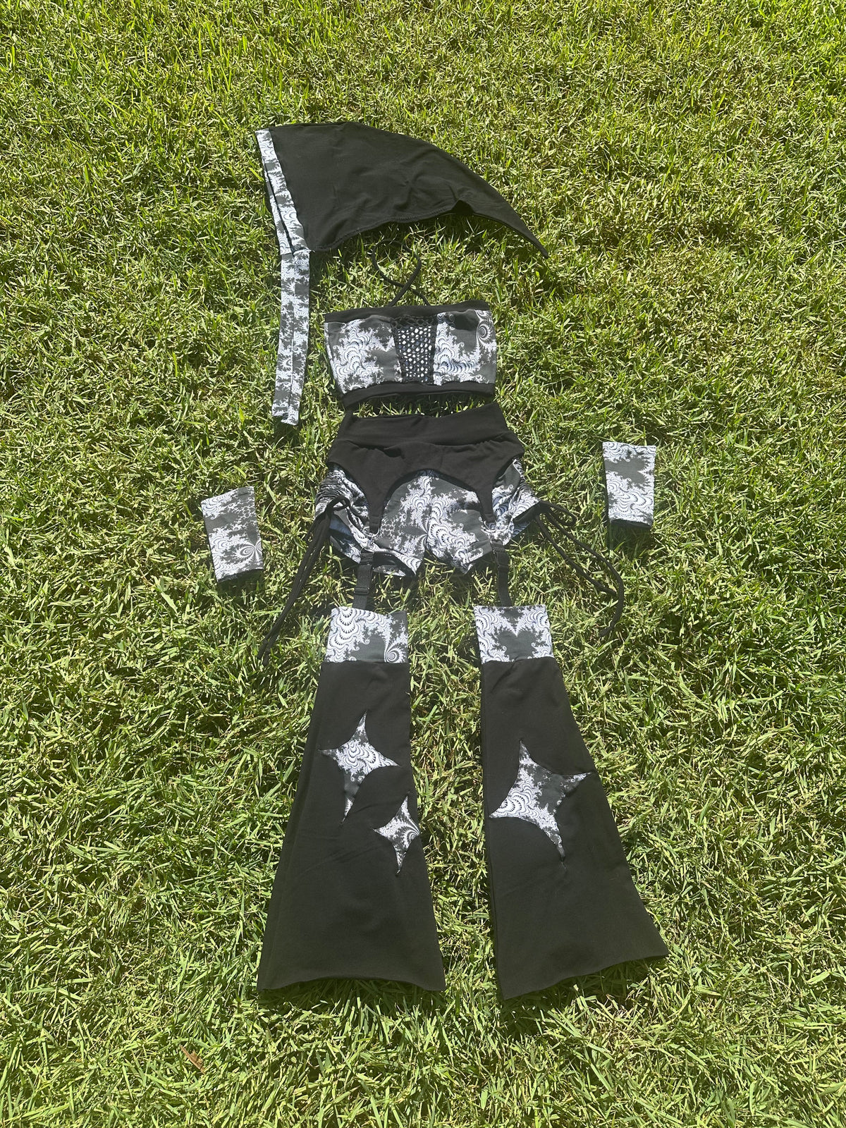 Infectious Void (M) 5 Piece Garter Set