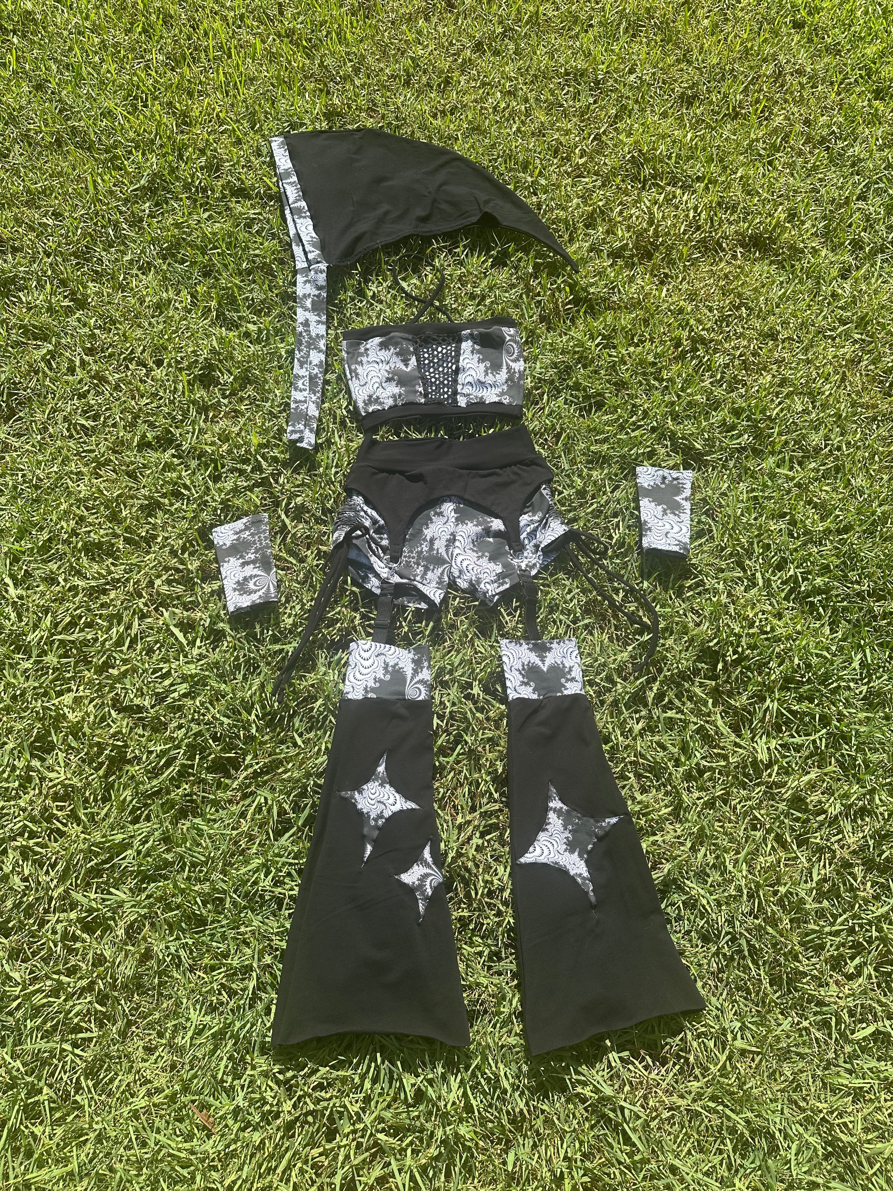 Infectious Void (M) 5 Piece Garter Set