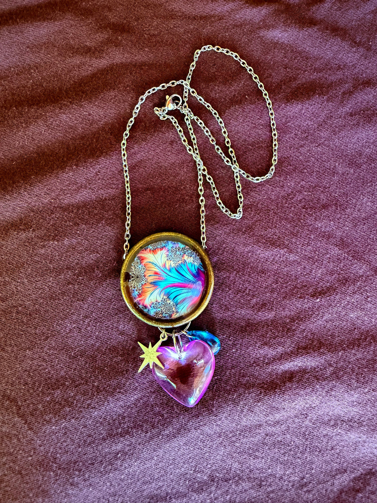 Pendant on 18 inch chain