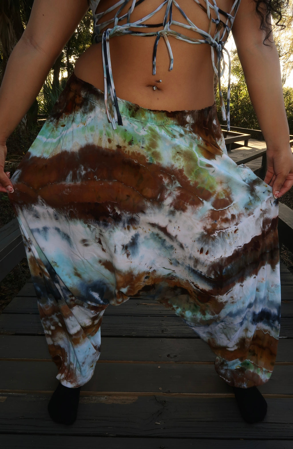 Size S/M Woodland Siren Harem Pants 𝐒𝐡𝐢𝐩𝐬 𝐍𝐞𝐱𝐭 𝐁𝐮𝐬𝐢𝐧𝐞𝐬𝐬 𝐃𝐚𝐲