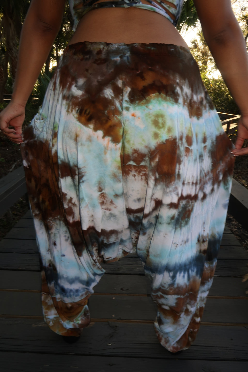 Size S/M Woodland Siren Harem Pants 𝐒𝐡𝐢𝐩𝐬 𝐍𝐞𝐱𝐭 𝐁𝐮𝐬𝐢𝐧𝐞𝐬𝐬 𝐃𝐚𝐲