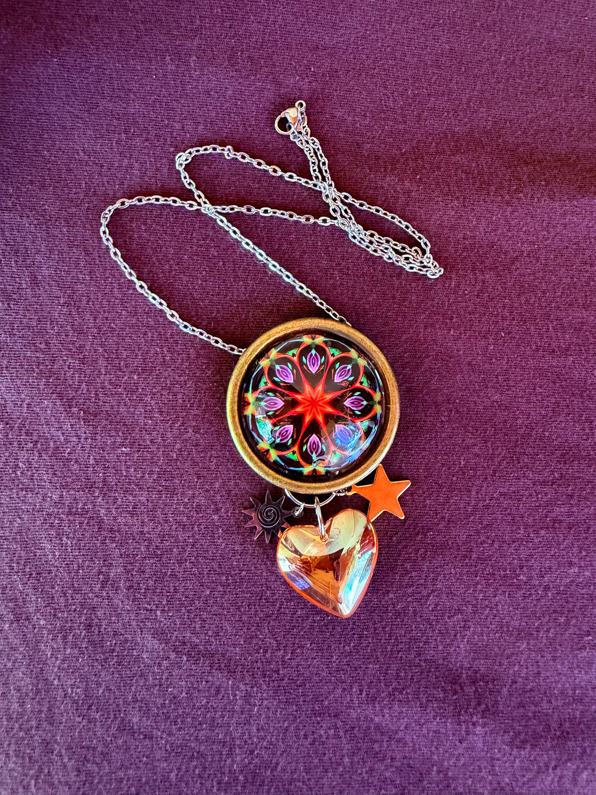 Pendant on 18 inch chain