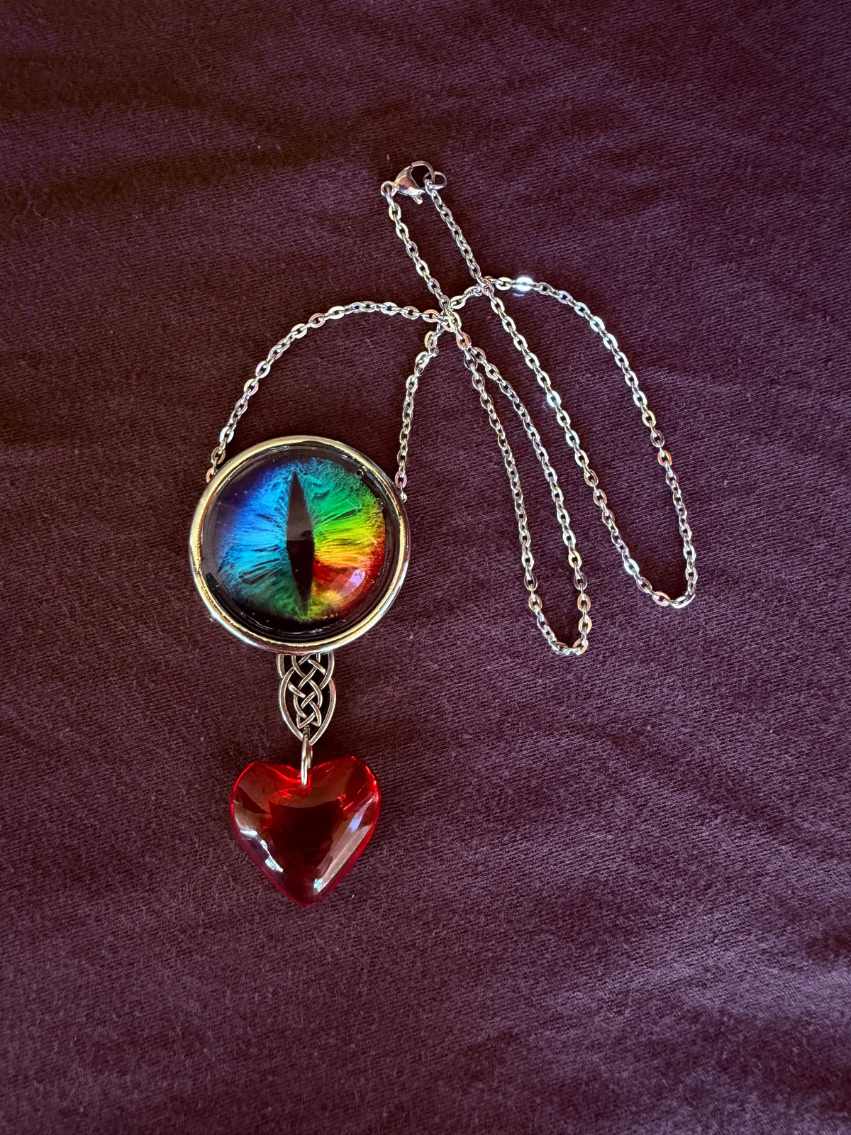 Pendant on 18 inch chain