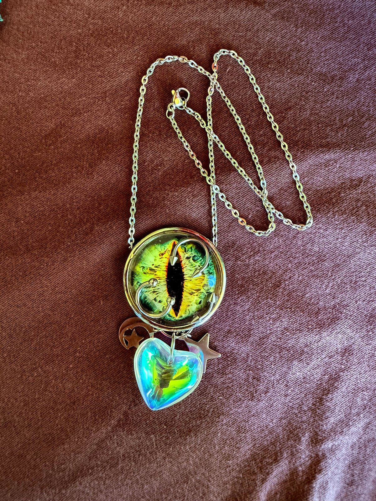 Pendant on 18 inch chain