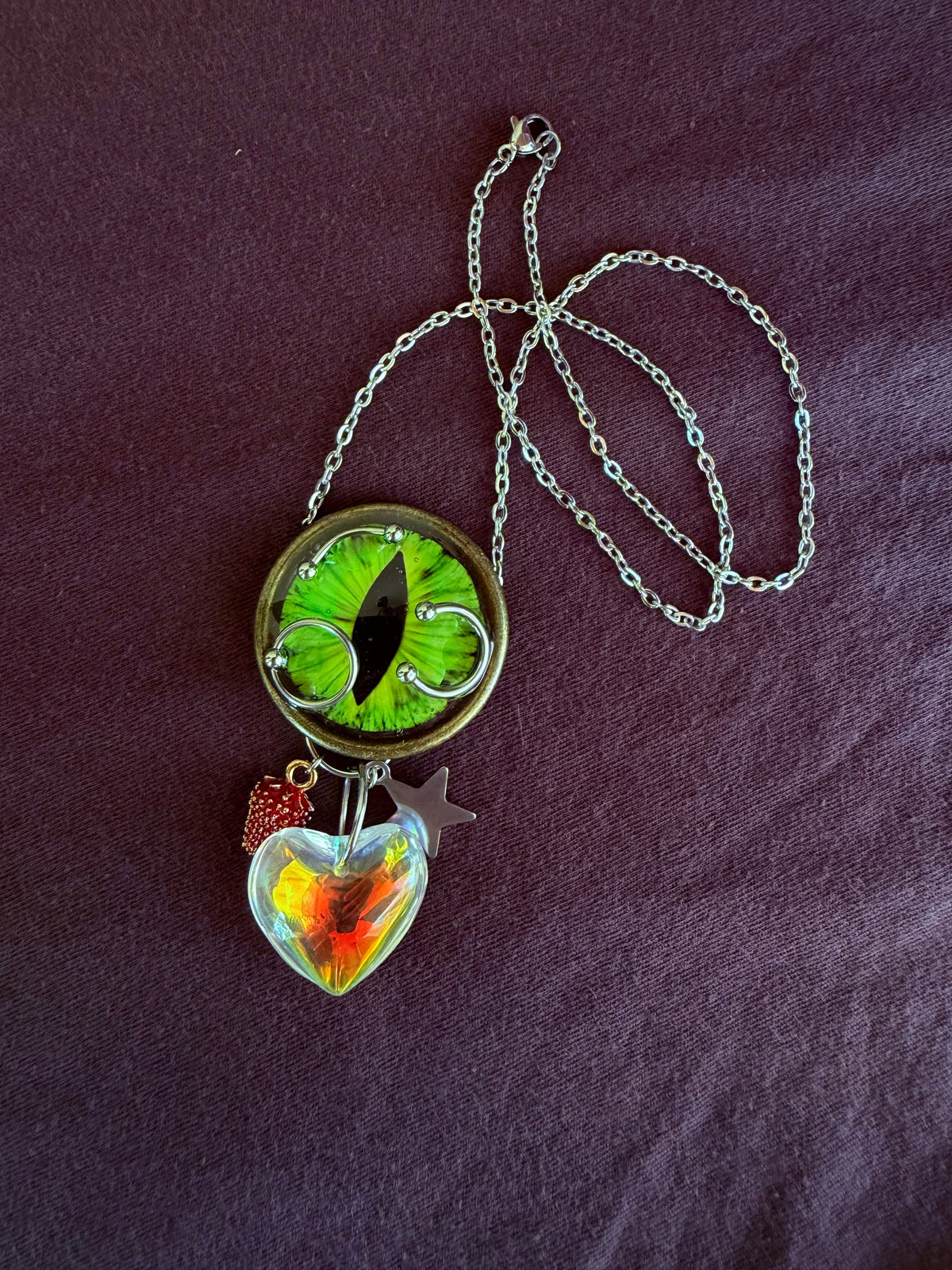 Pendant on 18 inch chain