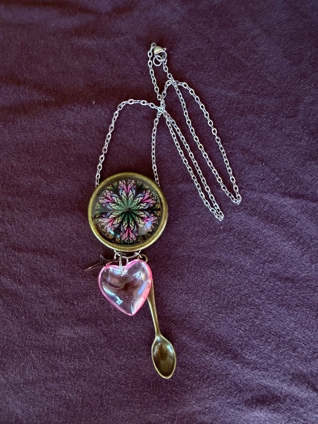 Pendant on 18 inch chain