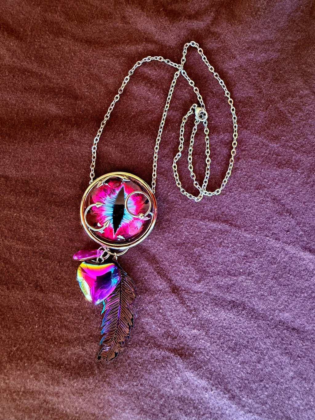 Pendant on 18 inch chain