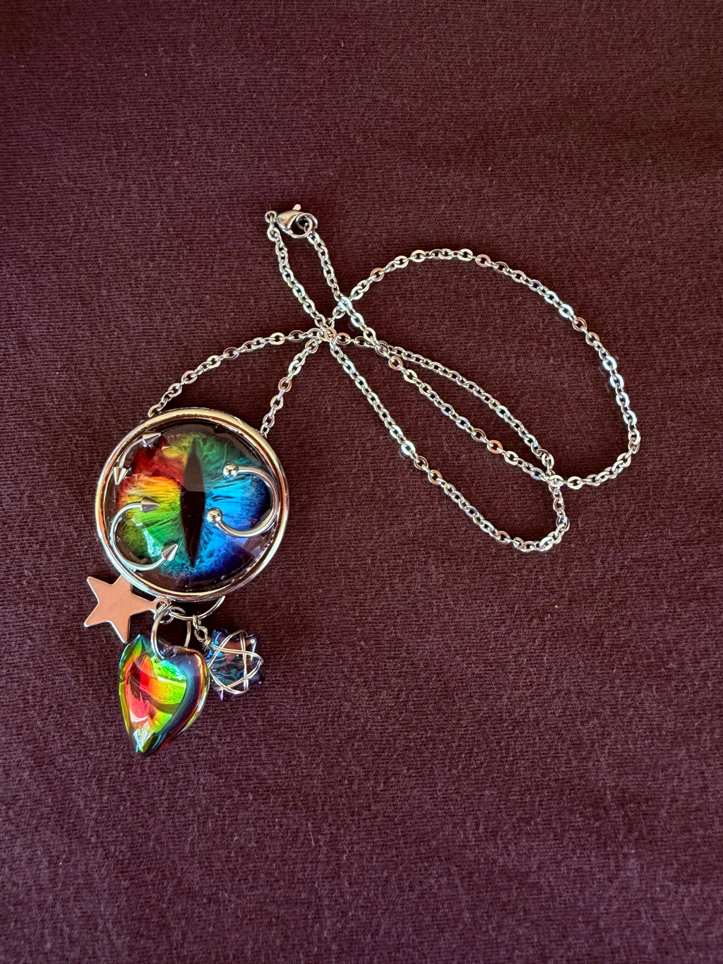 Pendant on 18 inch chain