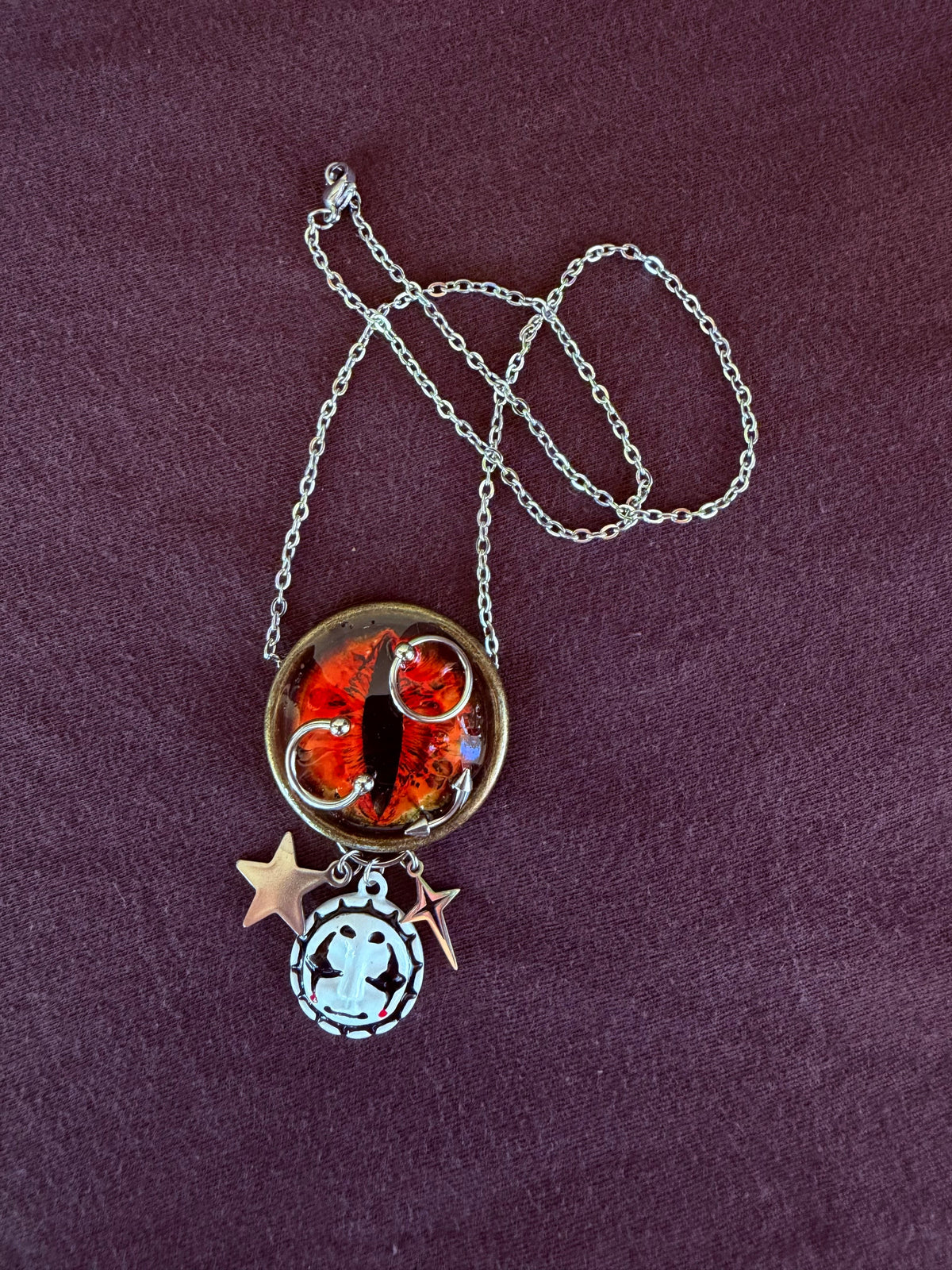 Pendant on 18 inch chain