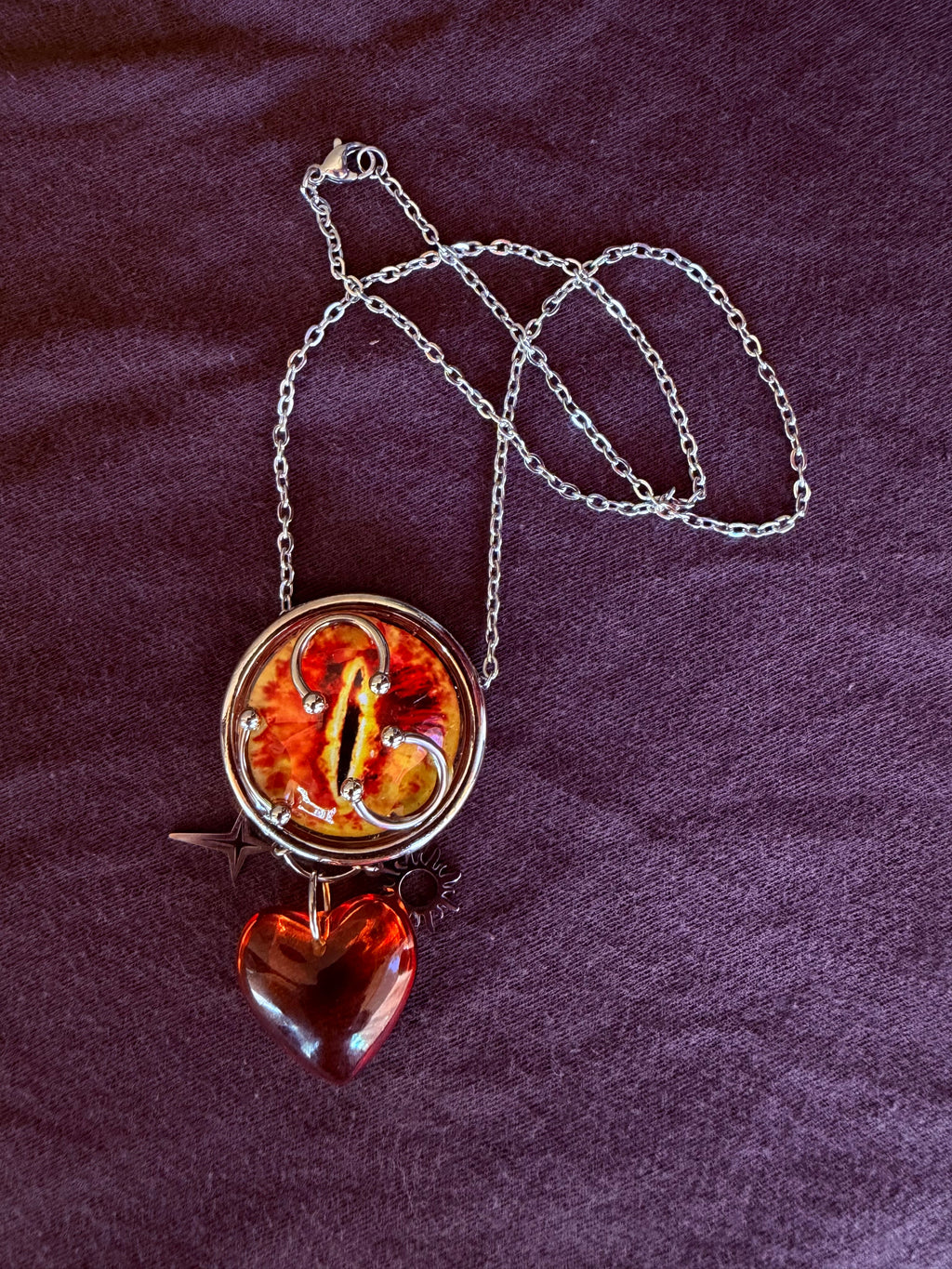 Pendant on 18 inch chain