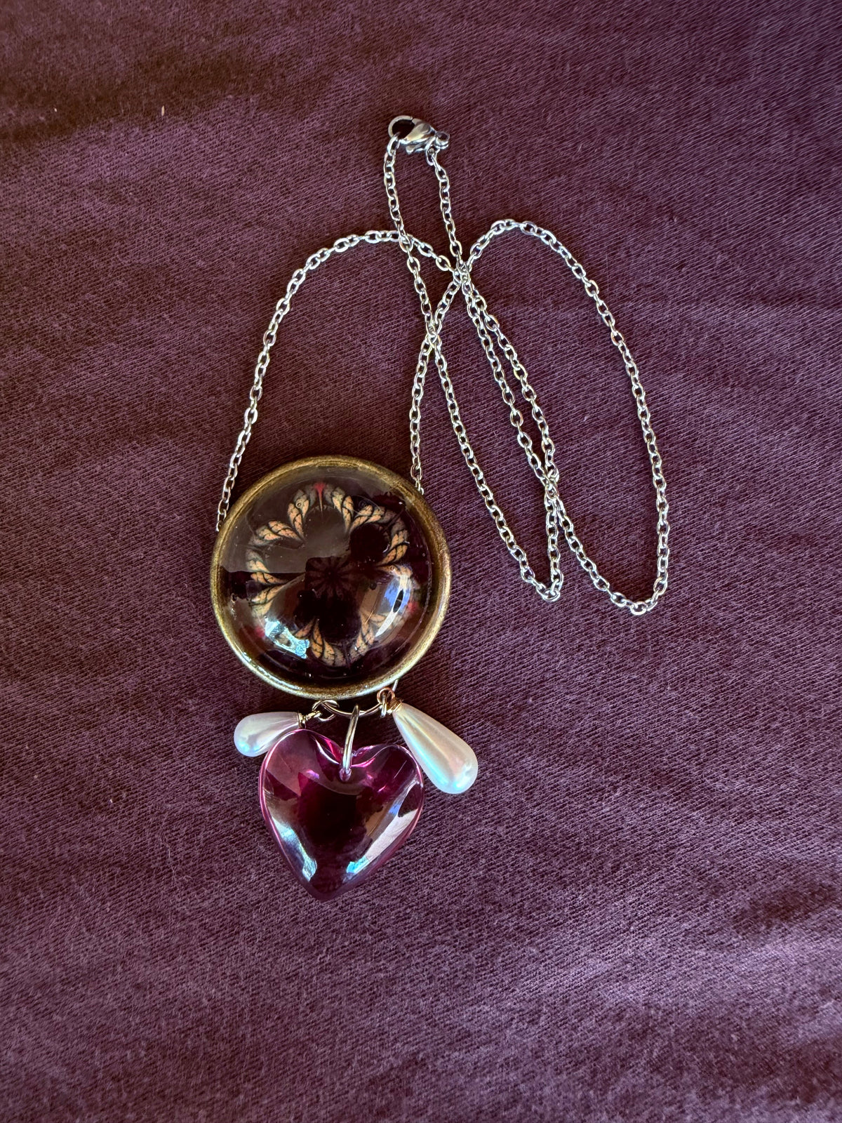 Pendant on 18 inch chain