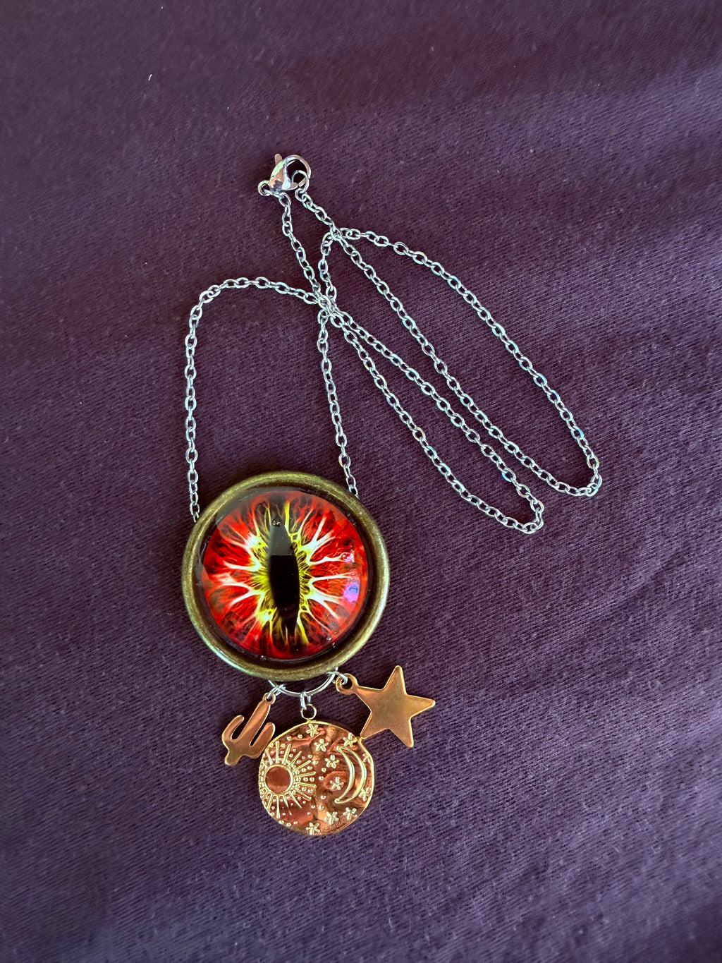Pendant on 18 inch chain