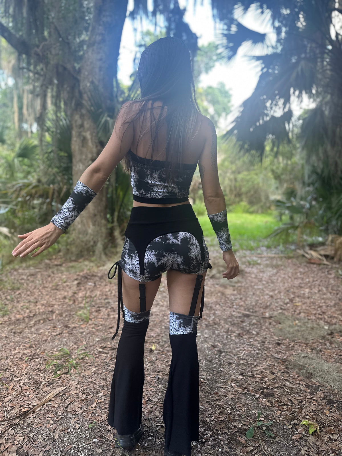 Infectious Void (M) 5 Piece Garter Set
