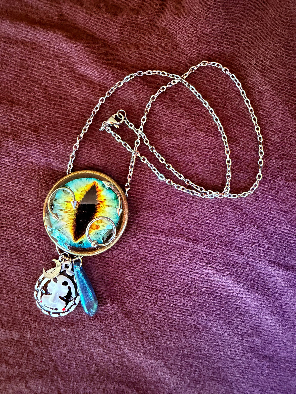 Pendant on 18 inch chain