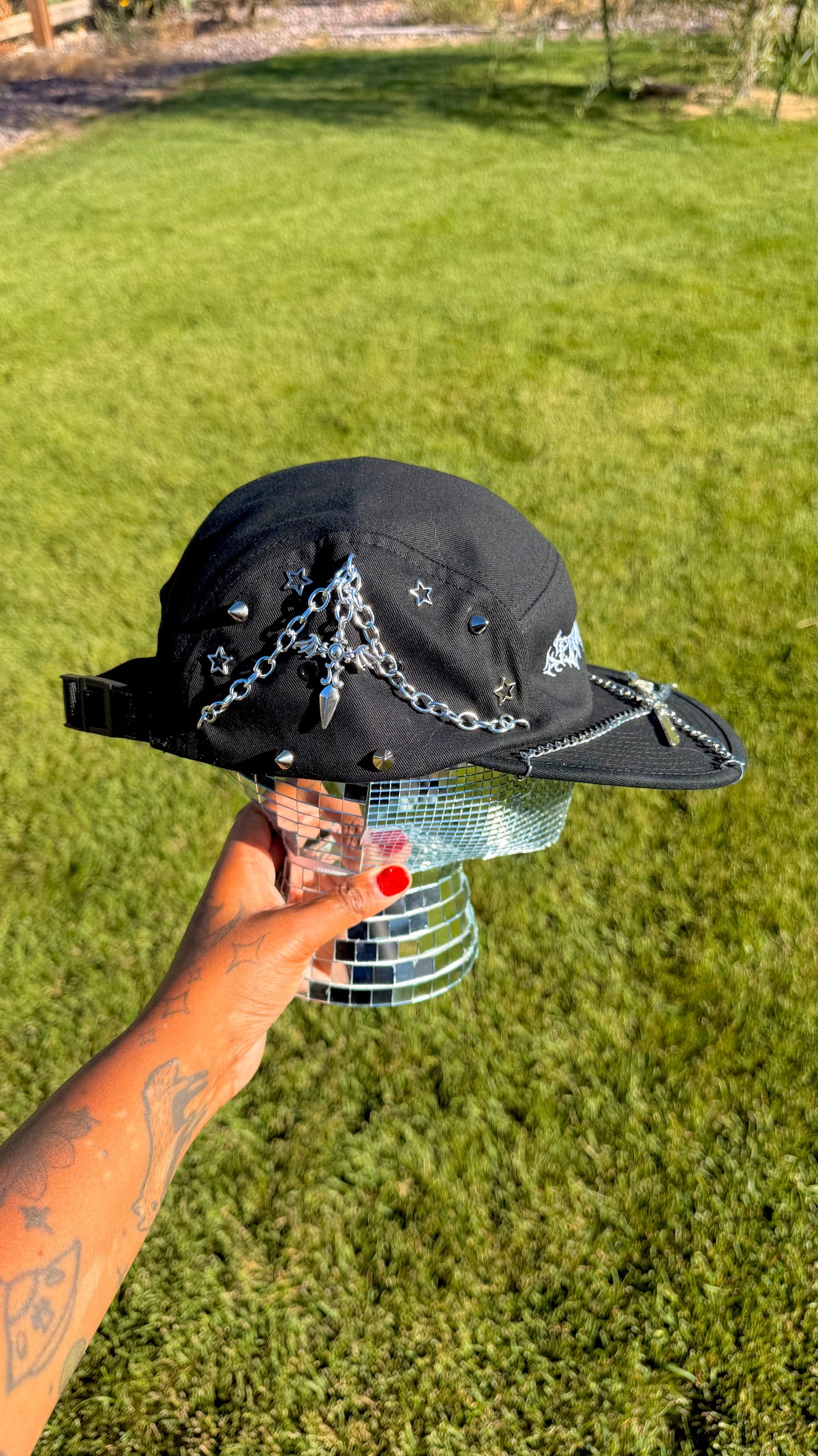 1 of 1 Peaked 5 Panel (swords)