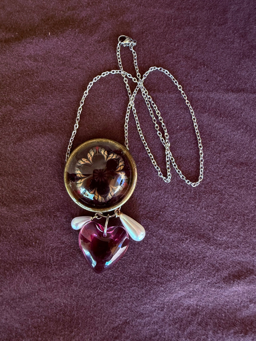 Pendant on 18 inch chain