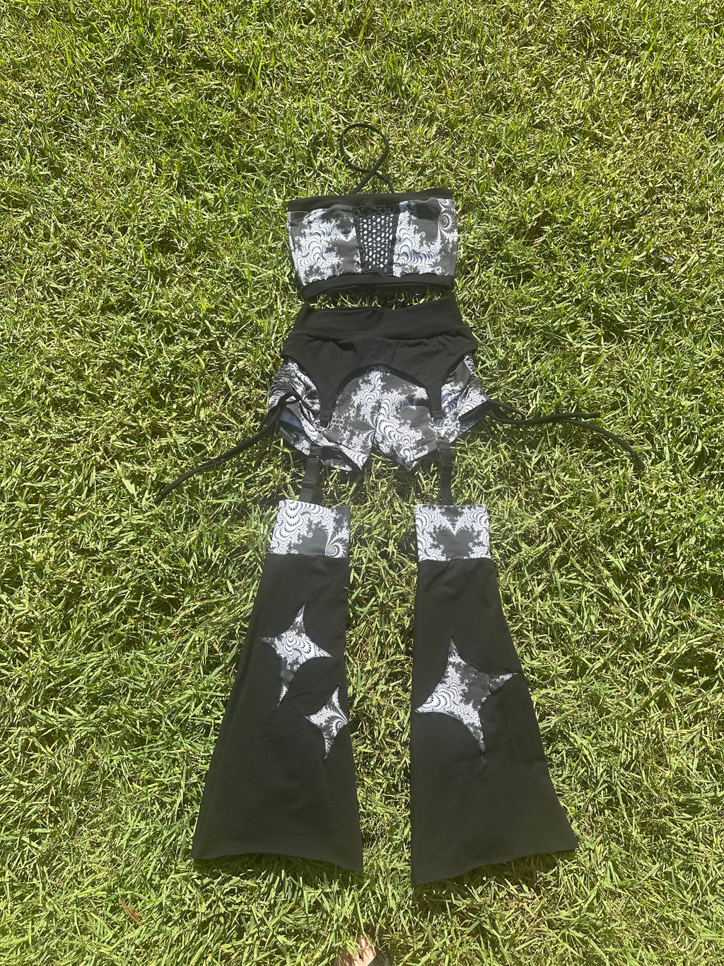 Infectious Void (M) 5 Piece Garter Set