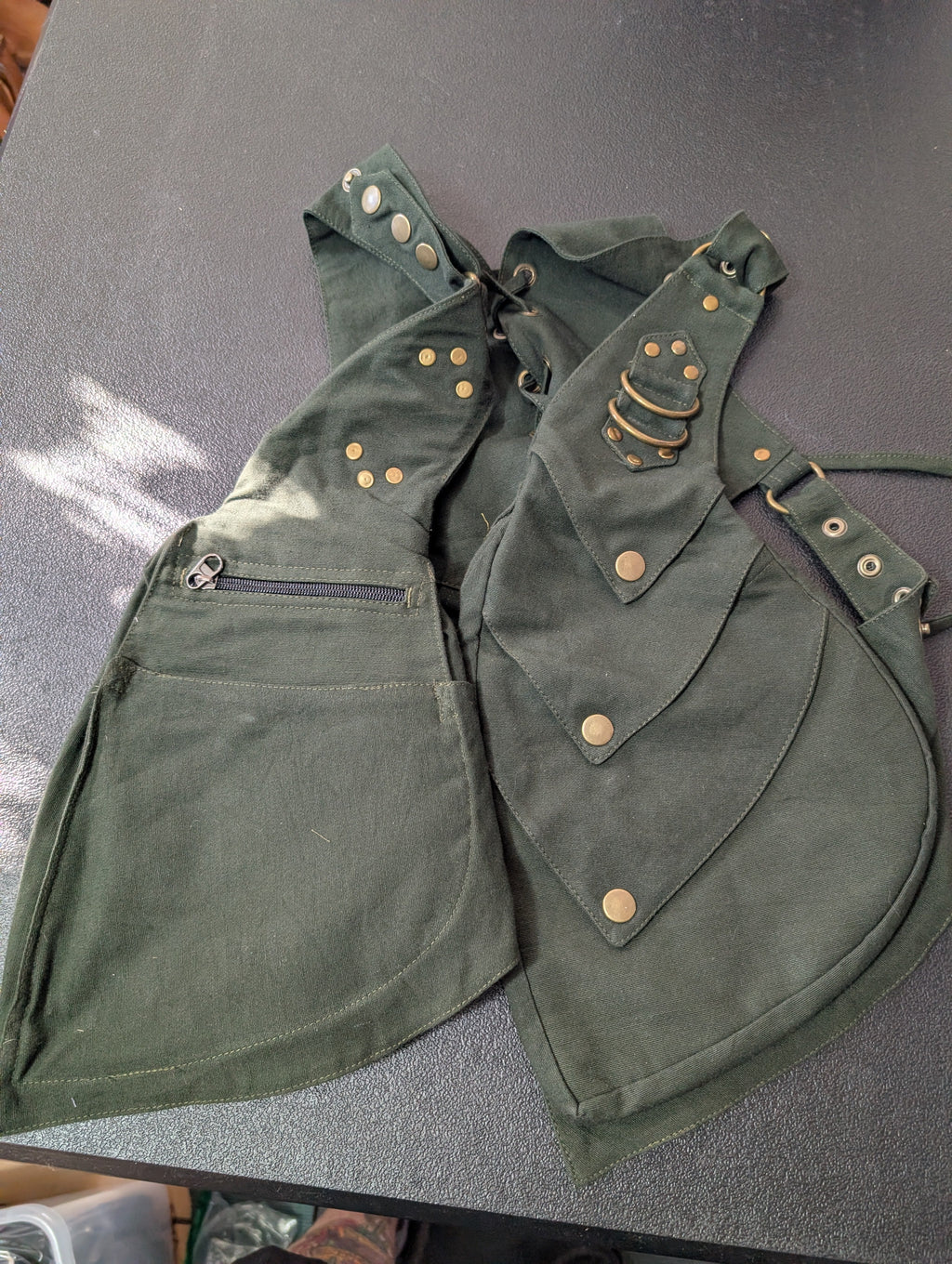 Holster: Dragon Scales Pocket Vest [ABO-604]