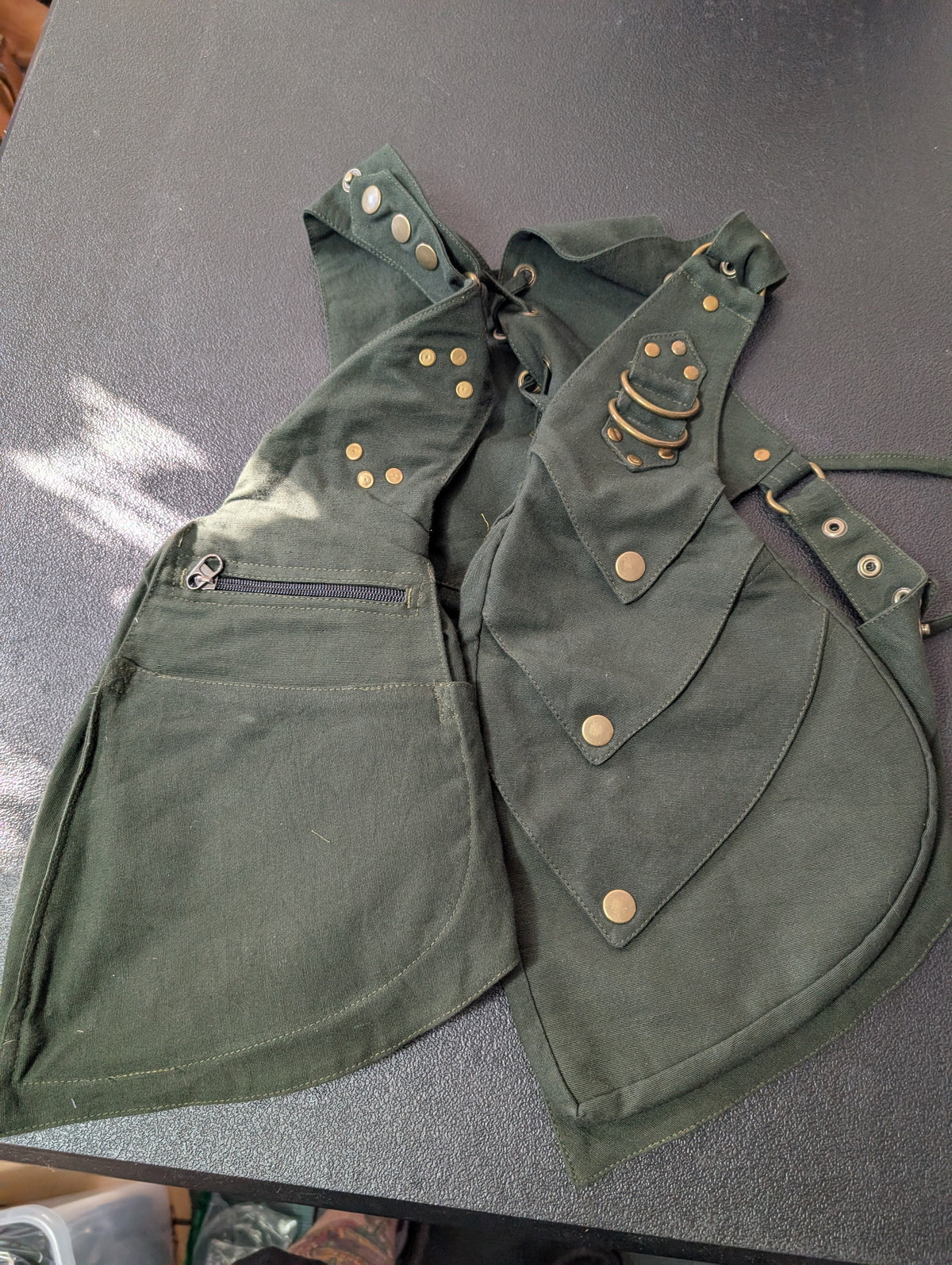 Holster: Dragon Scales Pocket Vest [ABO-604]