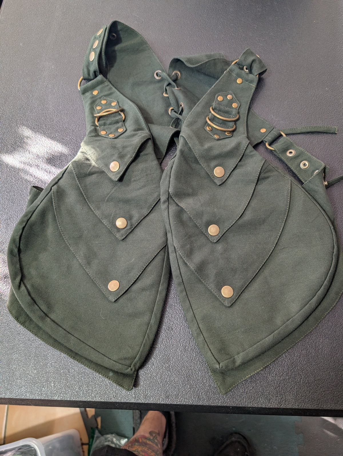 Holster: Dragon Scales Pocket Vest [ABO-604]