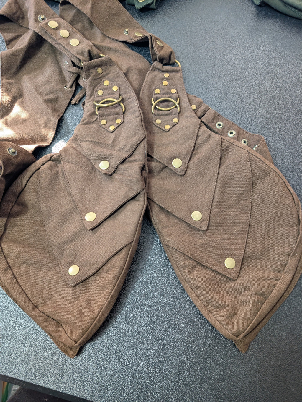 Holster: Dragon Scales Pocket Vest [ABO-604]