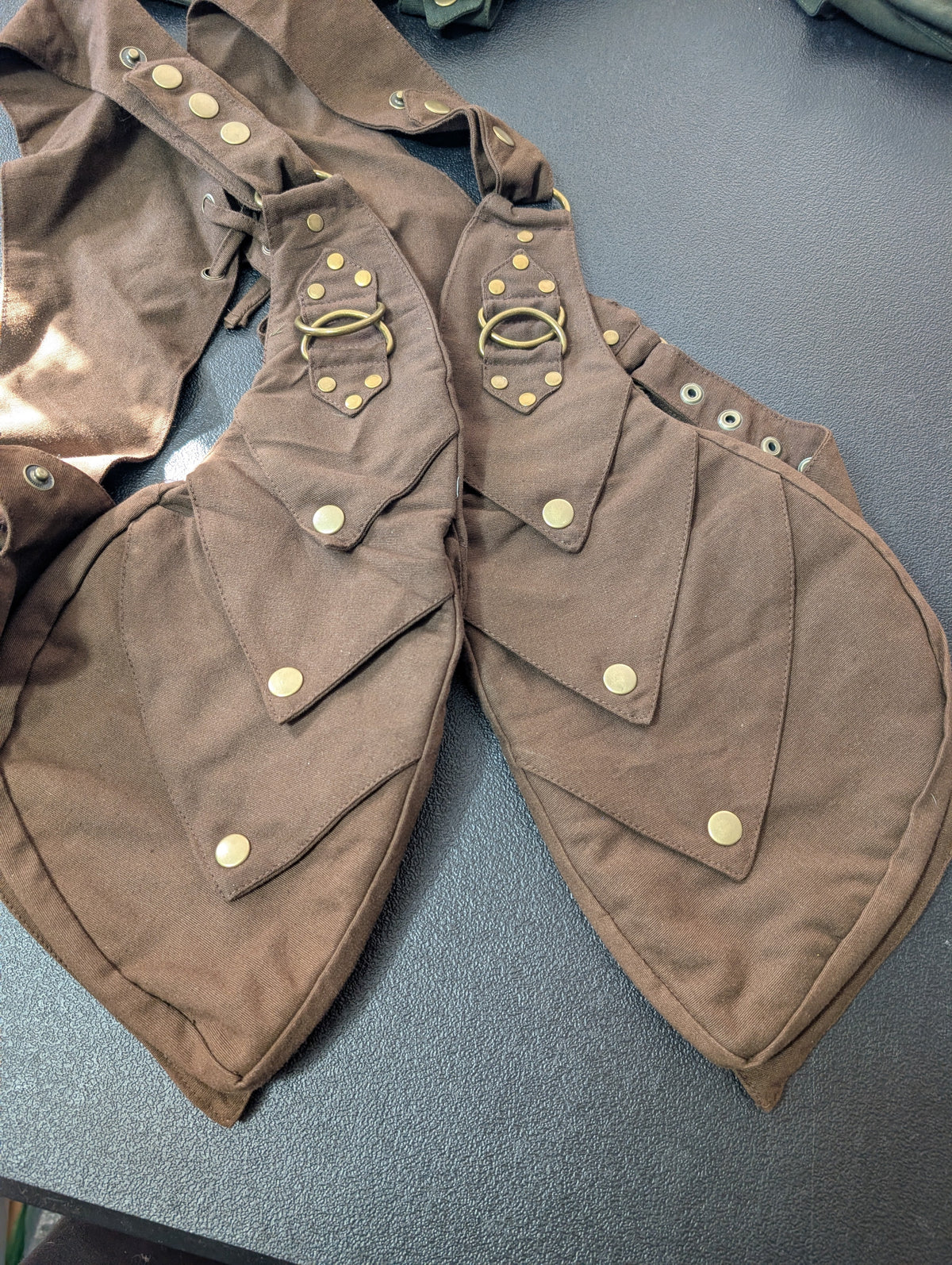 Holster: Dragon Scales Pocket Vest [ABO-604]